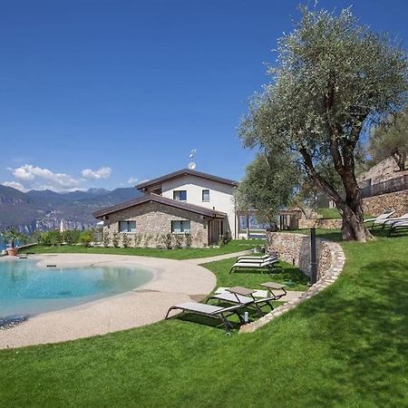Villa Divina - Apt Divina Con Piscina E Vista Lago 布伦佐内堡 外观 照片