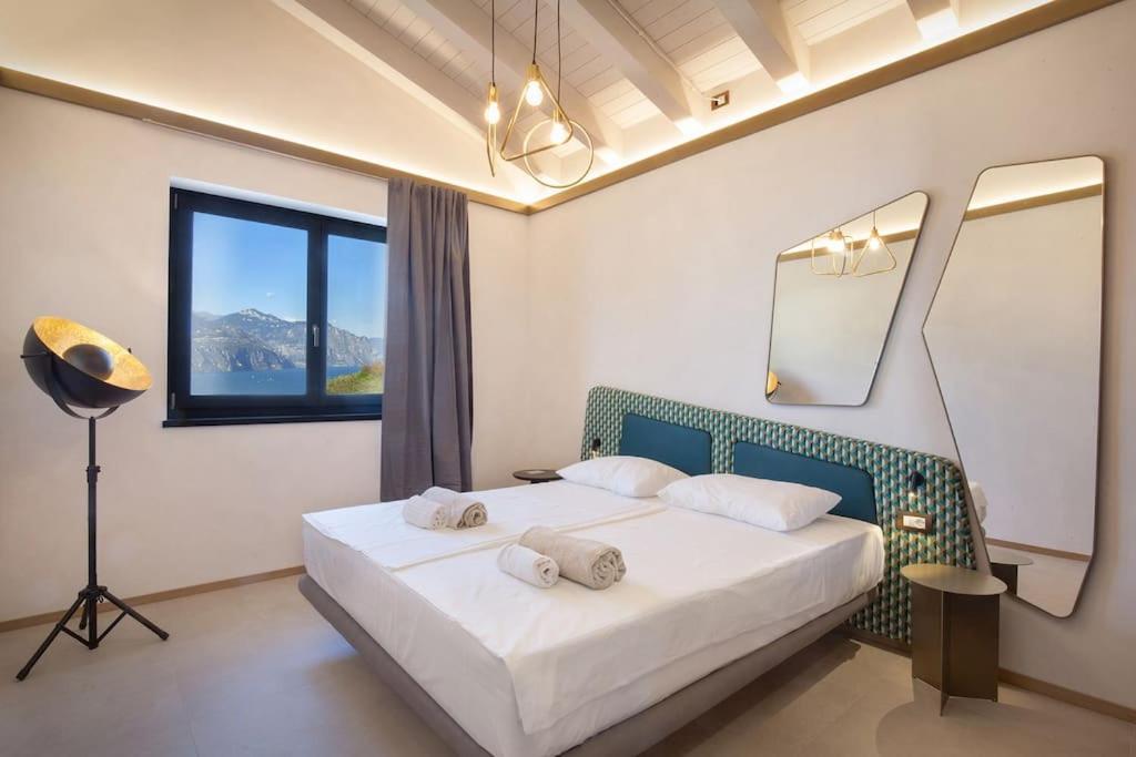 Villa Divina - Apt Divina Con Piscina E Vista Lago 布伦佐内堡 外观 照片