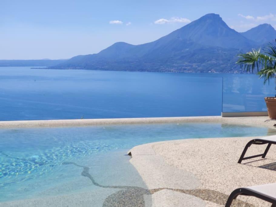 Villa Divina - Apt Divina Con Piscina E Vista Lago 布伦佐内堡 外观 照片