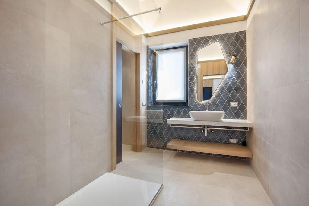 Villa Divina - Apt Divina Con Piscina E Vista Lago 布伦佐内堡 外观 照片